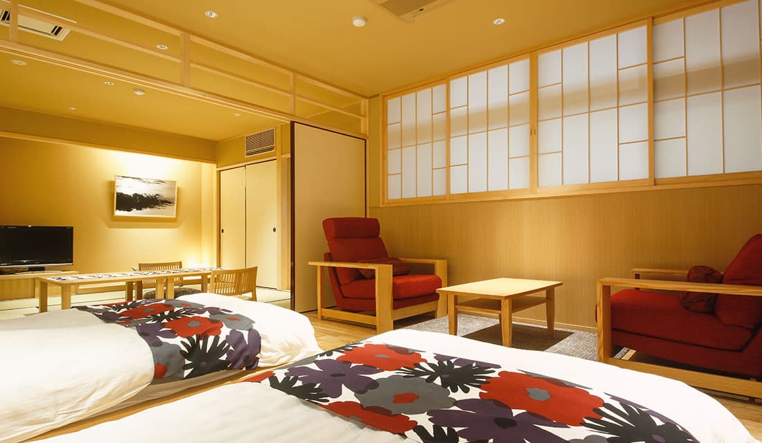 Modern-Japanese Room with a Semi-Outdoor Flower Bath 